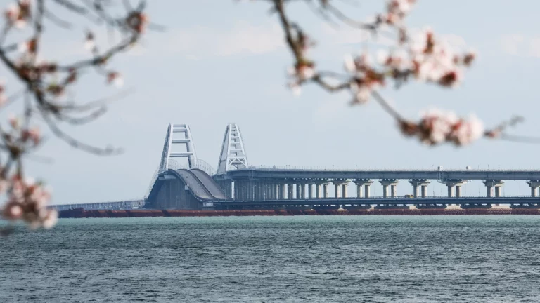 Названа причина рекордной пробки перед Крымским мостом